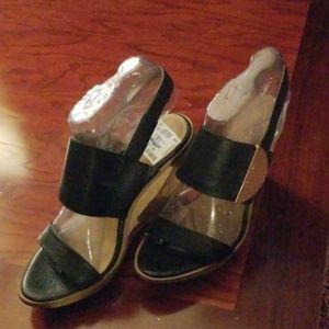 🌸 NWOB🌸 Calvin Klein Black and Gold Wedges